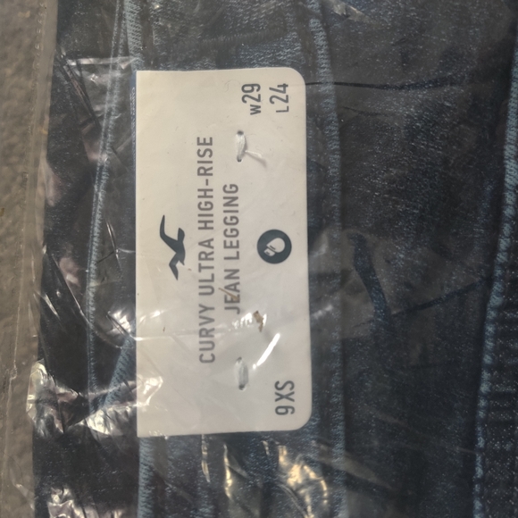 Hollister Curvy Ultra High-Rise Jean Leggings - Picture 4 of 5